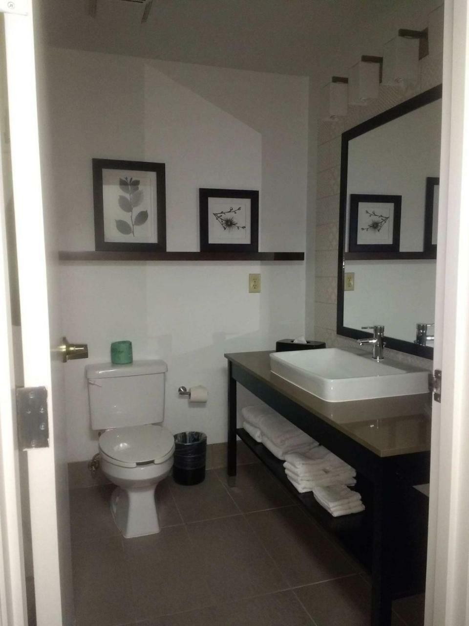 Country Inn & Suites By Radisson, Dfw Airport South, Tx ايرفينغ المظهر الخارجي الصورة